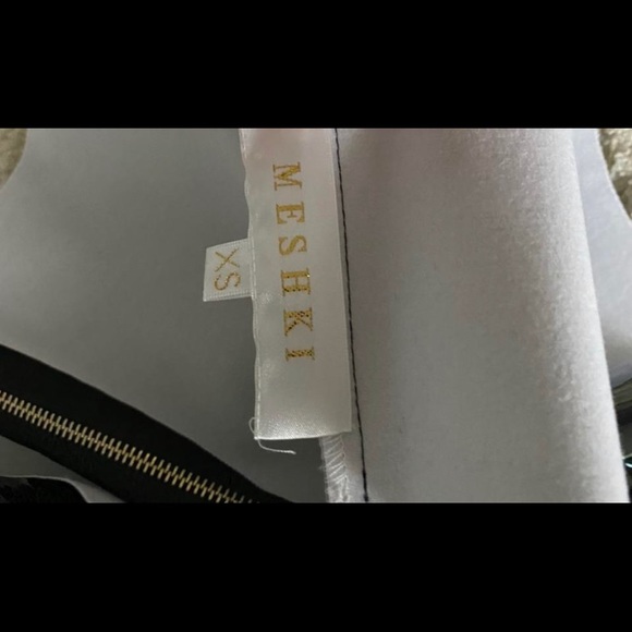 ISO (DO NOT BUY) IN SEARCH OF Meshki latex black crop top - Picture 4 of 4